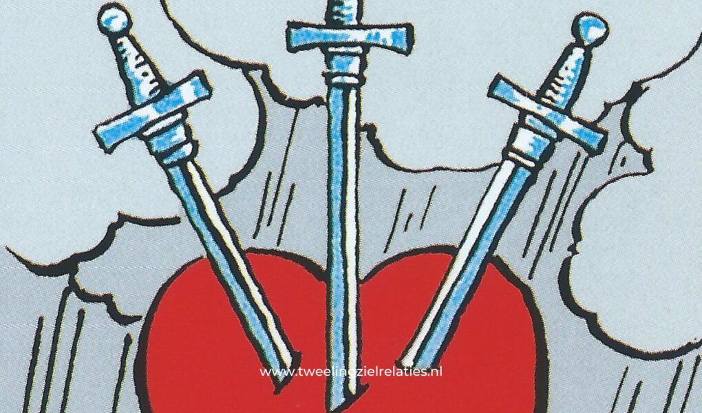 Zwaarden Drie tarot kaart en tweelingzielen